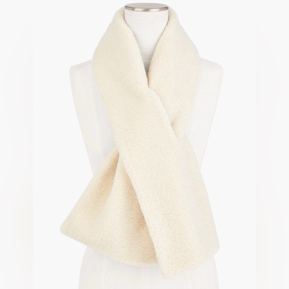 boutique sherpa pull-through warm cozy chic winter accessory scarf - Picture 2 of 6